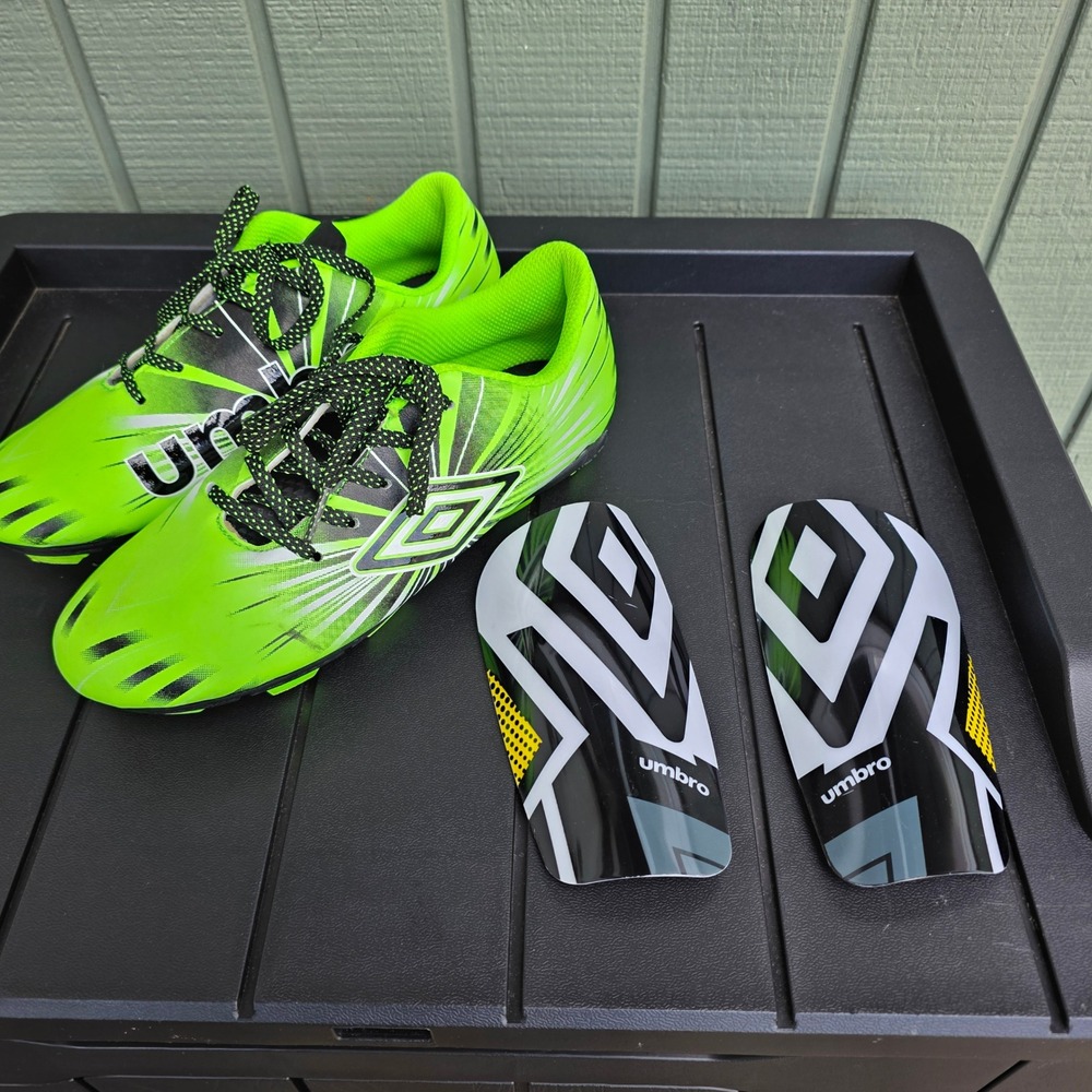 Umbro Boys Package Cleat 17 Green Black White Size 4 Soccer Cleats Shin Guards